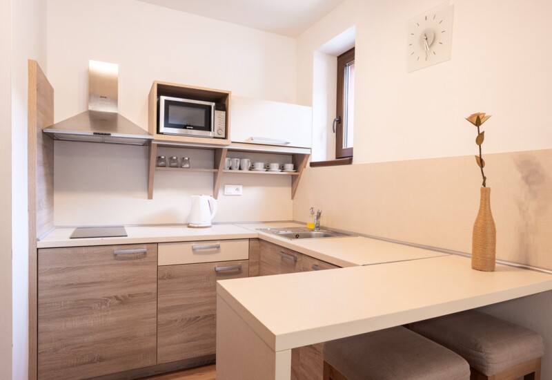 JUR02462-HDR