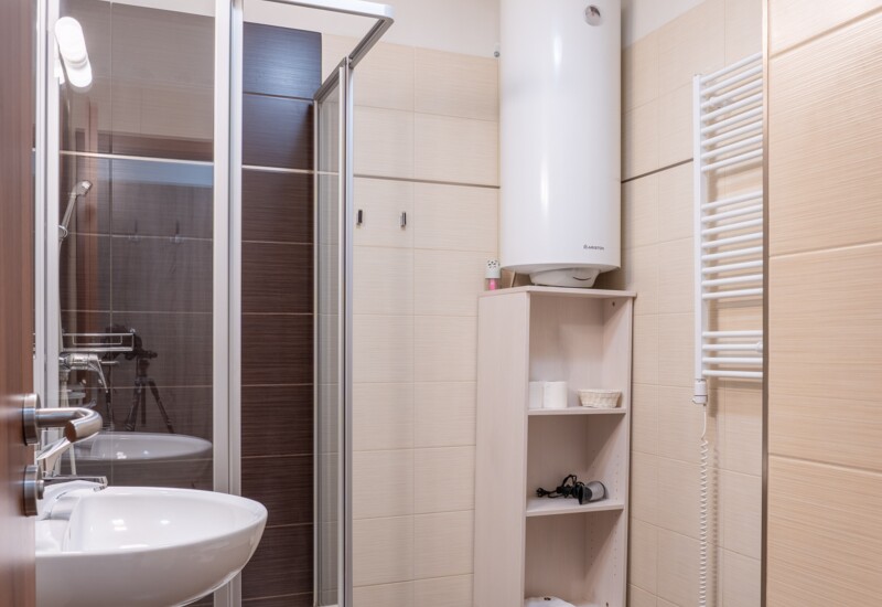 JUR02858-HDR