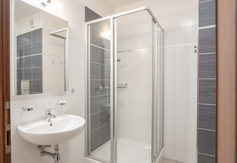 JUR02647-HDR