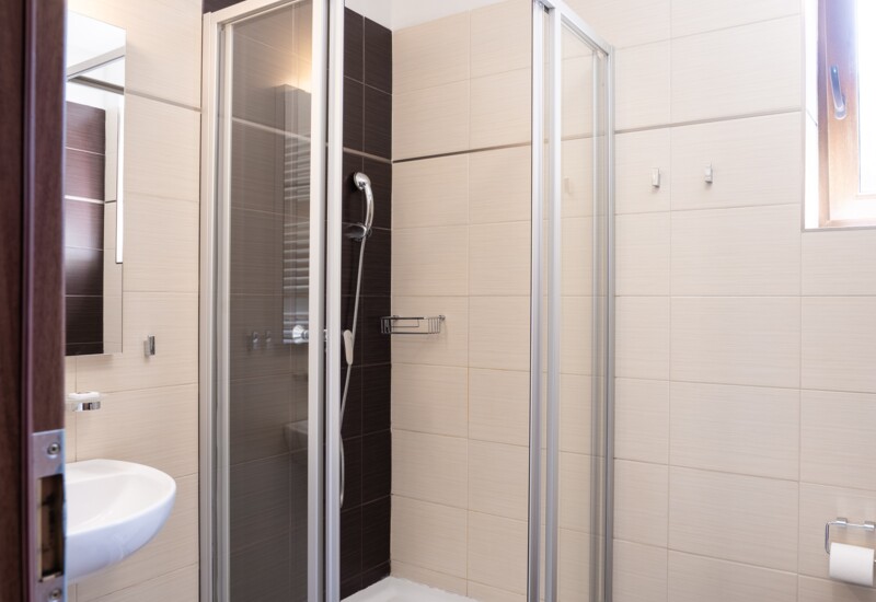 JUR02512-HDR