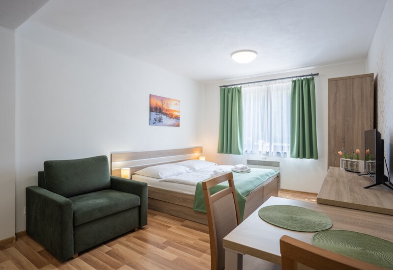JUR02572-HDR