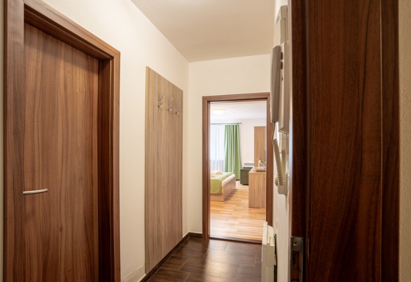 JUR02382-HDR