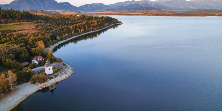 1710325087_sunset-liptov-region-backround-with-liptovska-mara-lake-tatras-mountains-around-liptovsky-mikulas-landspace-slovakia
