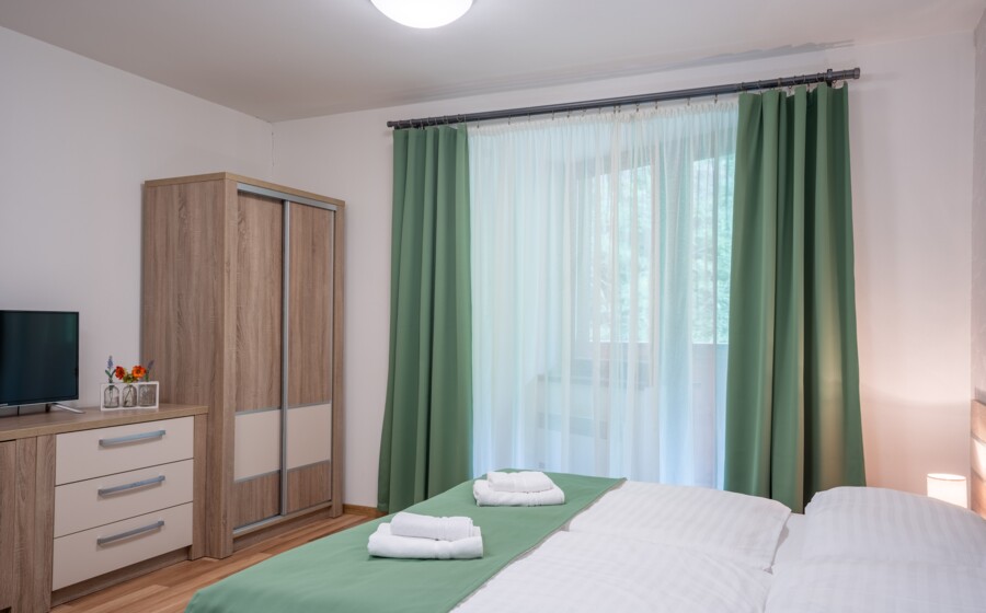 JUR02758-HDR