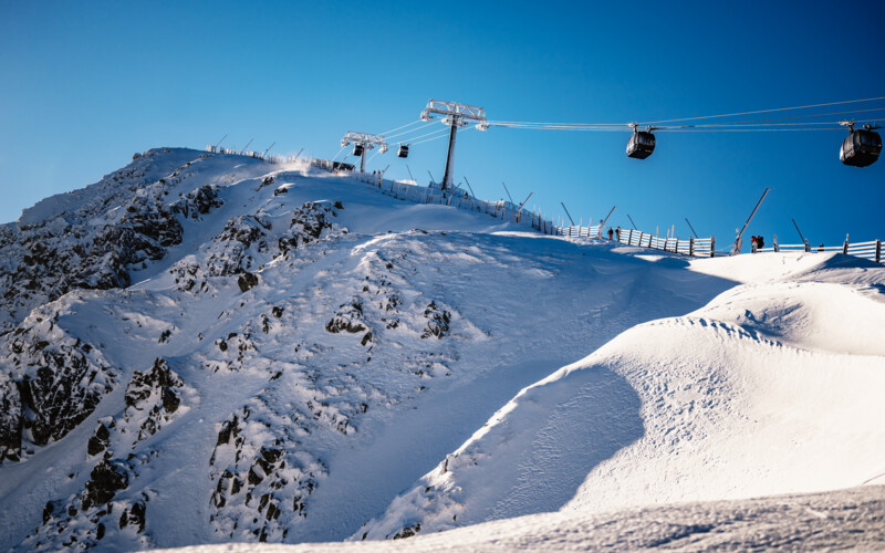 hiking-slovakia-moutains-view-from-hills-chopok-low-tatras-jasna-slovakia-winter-landscape (1)